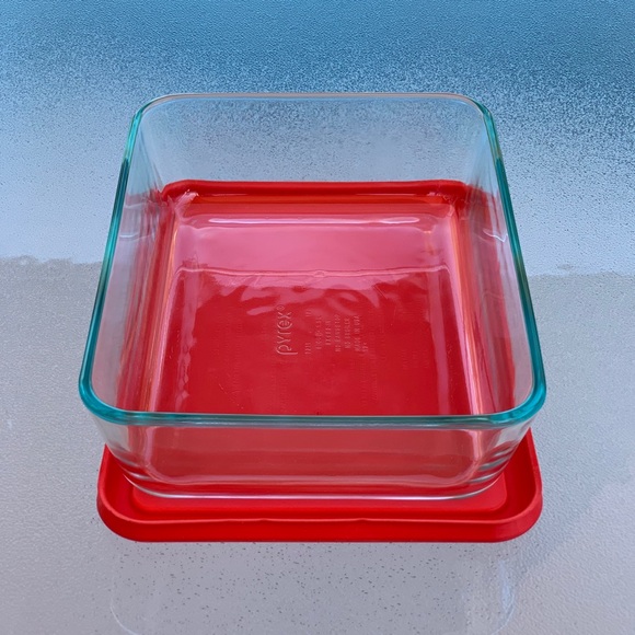 Pyrex Rectangular Food Storage / Baking Dish with Red Lid ~ 6 Cup / 1.5 L - Picture 2 of 5